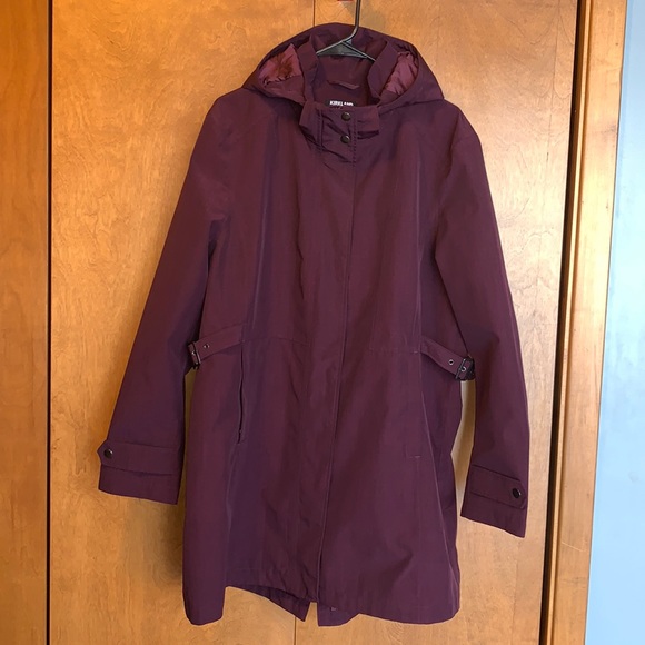 Jackets & Blazers - EUC Women’s maroon wind/rain coat with hoodie - size XXL